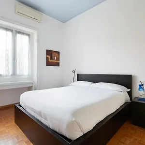 https://cozy-apt-with-balcony-mm2-santagostino.it-lombardy.com